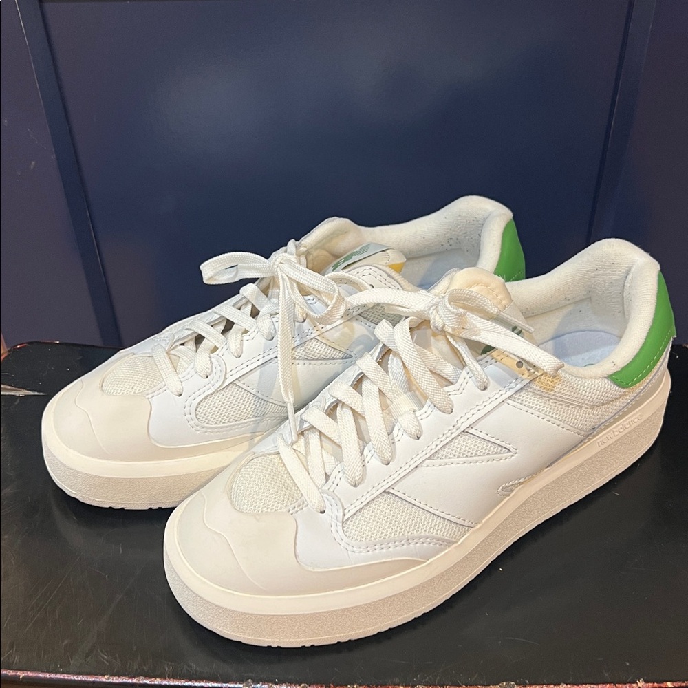 New Balance White and Green Sneakers CT 302
